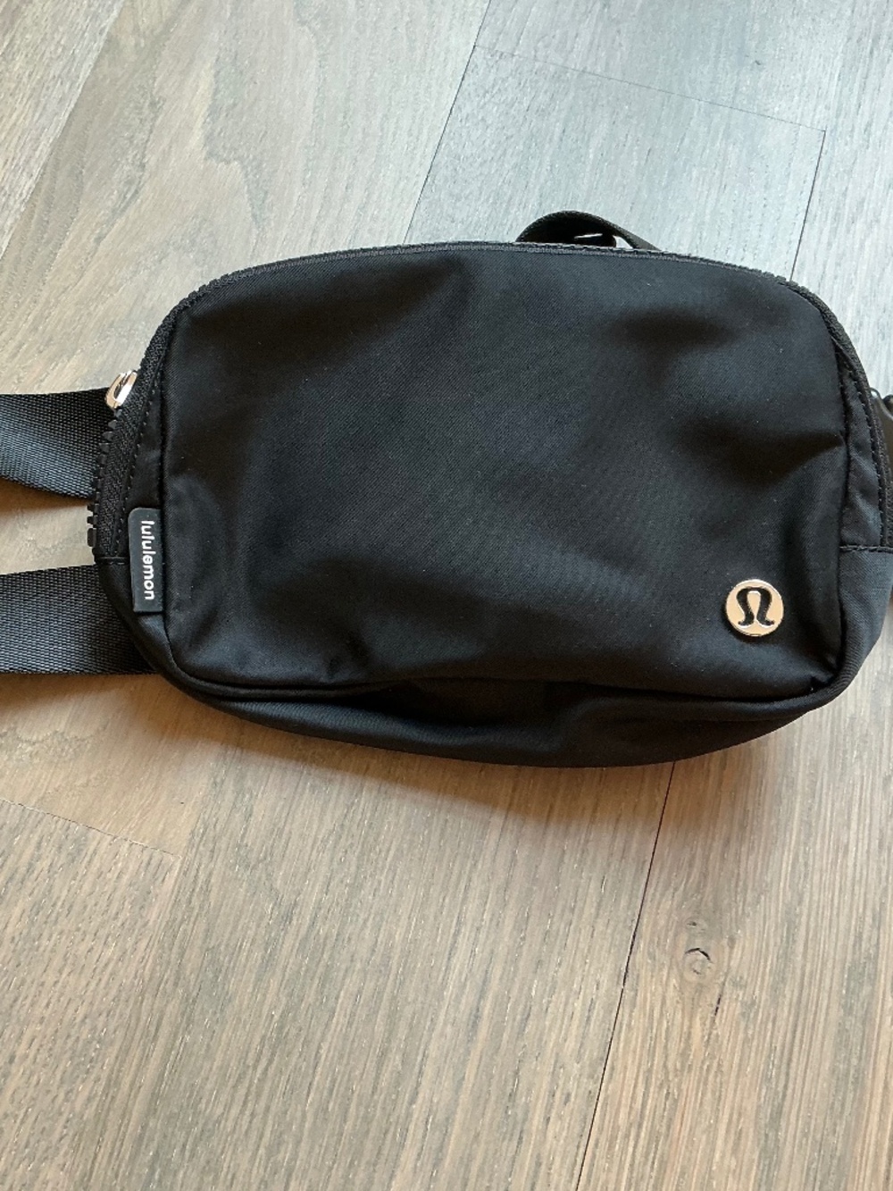 black lululemon belt bag